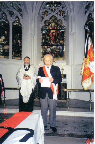LONDYN, dnia 10 lutego 2000 roku. Kościół ewangelicki pod wezwaniem Chrystusa Króla, Montpellier Place, Knightsbridge. Pożegnanie Dowódcy - czyta 'Doliniak' Witold Grzybowski.