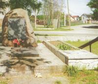 Pomnik w Truskawiu ku czci poległych i pomordowanych żołnierzy konspiracji i mieszkańców